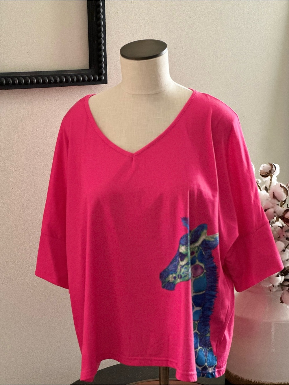 MISSLOOK Beautiful Hot Pink V-Neck Short Sleeve Top with Giraffe Accent -XL/XXL